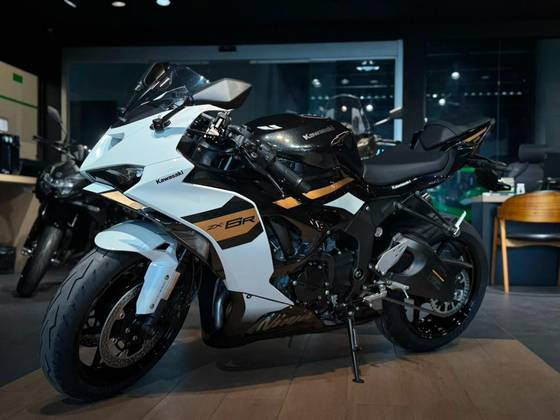 KAWASAKI NINJA ZX-6R KAWASAKI NINJA ZX-6R